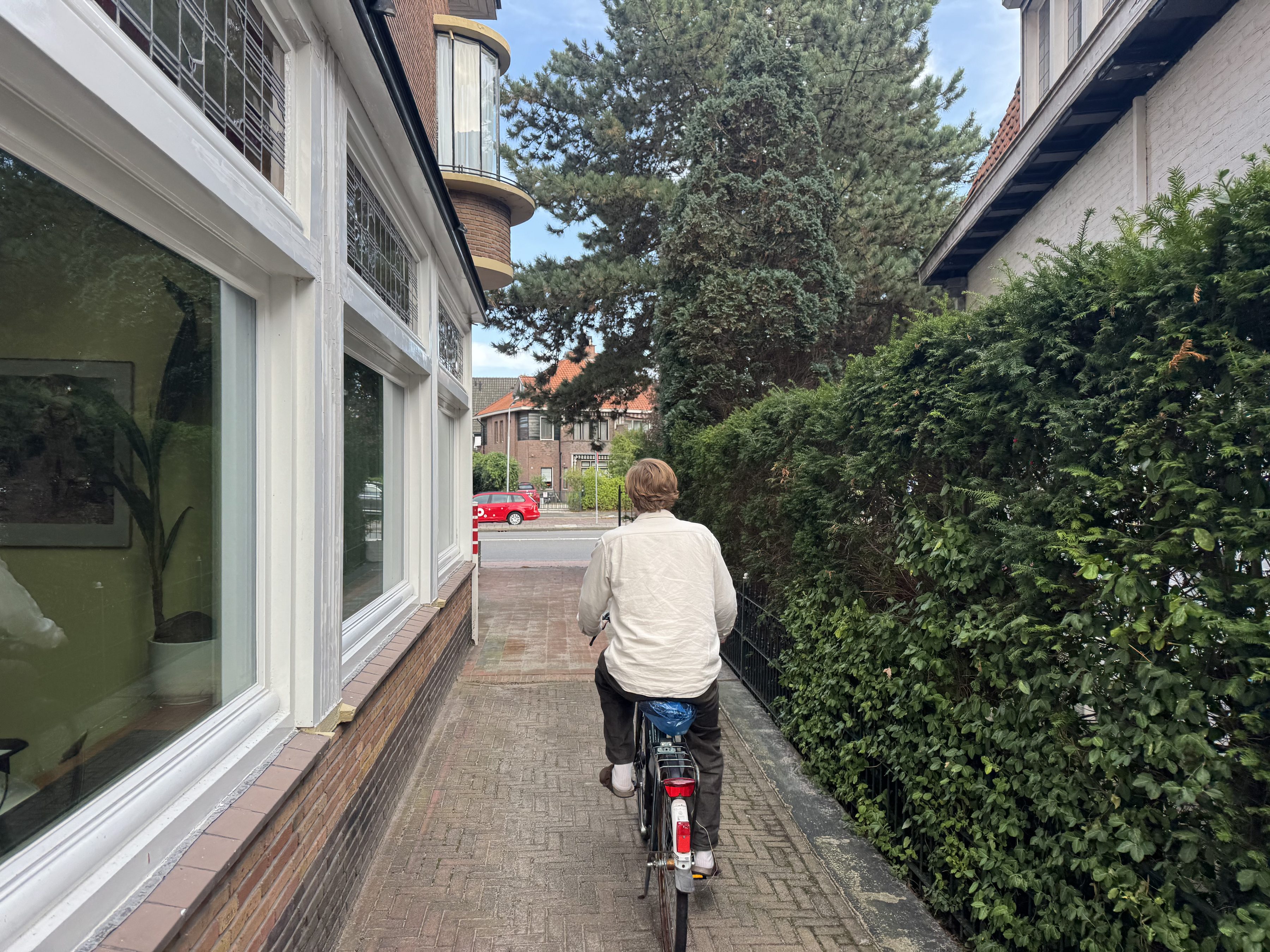 Leerling fietst na de sessie naar huis